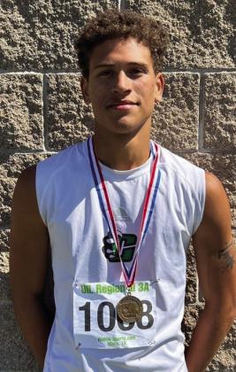 Clifton boys send Ochoa in 400-meter dash and mile relay team to state; Lane to represent Lady Cubs in pole vault after Clifton’s strong showing at regionals