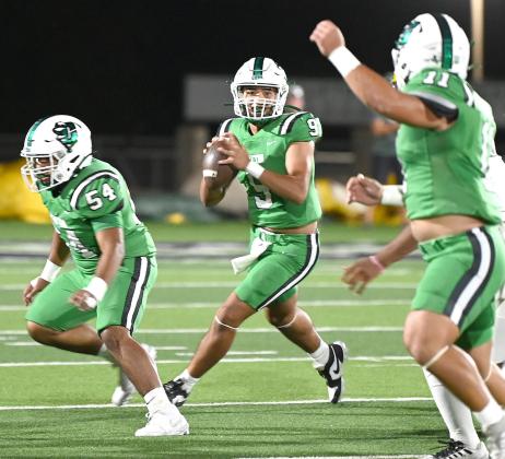 Clifton junior QB Joaquin De La Hoya (9) rolls out looking for an open receiver downfield (5). Photo courtesy of The Sports Buzz