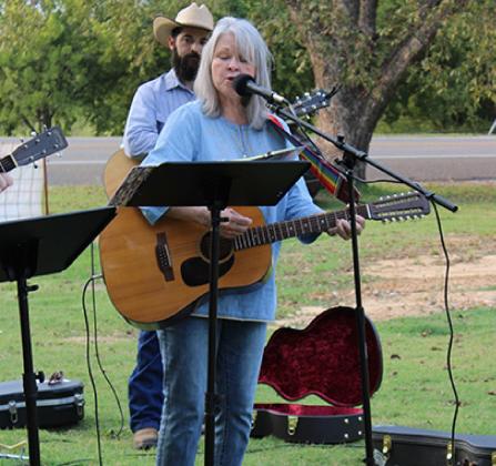 Below, Suzy Makins regales the crowd with songs from her family’s past at the dedication ceremony for the John A. Lomax Amphitheater in Meridian.