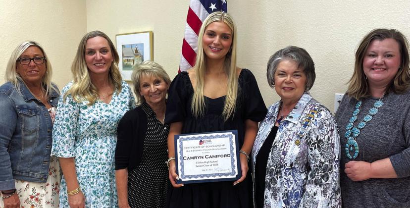 Camryn Caniford of Clifton High School (center) received the DAR Chapter Scholarship designated as the “Sue and Sherrod Fielden Scholarship” during the chapter’s May meeting. Camryn is pictured with members of her family (from left), as well as Sue Fielden, Honorary Regent, and Liz Caraway, Chapter Regent.